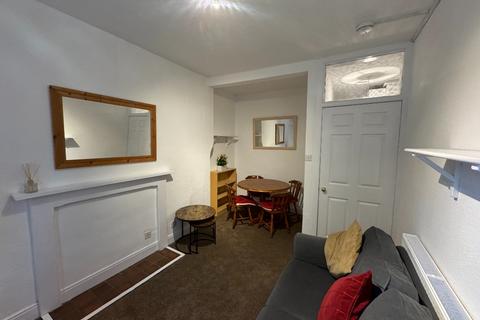 1 bedroom flat to rent, West Crosscauseway, Sciennes, Edinburgh, EH8