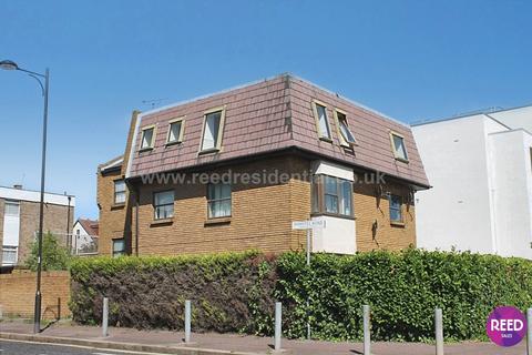 2 bedroom flat to rent, Hamstel Road, Southend On Sea