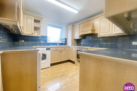 2 bedroom flat to rent, Hamstel Road, Southend On Sea