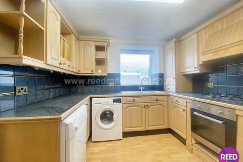 2 bedroom flat to rent, Hamstel Road, Southend On Sea