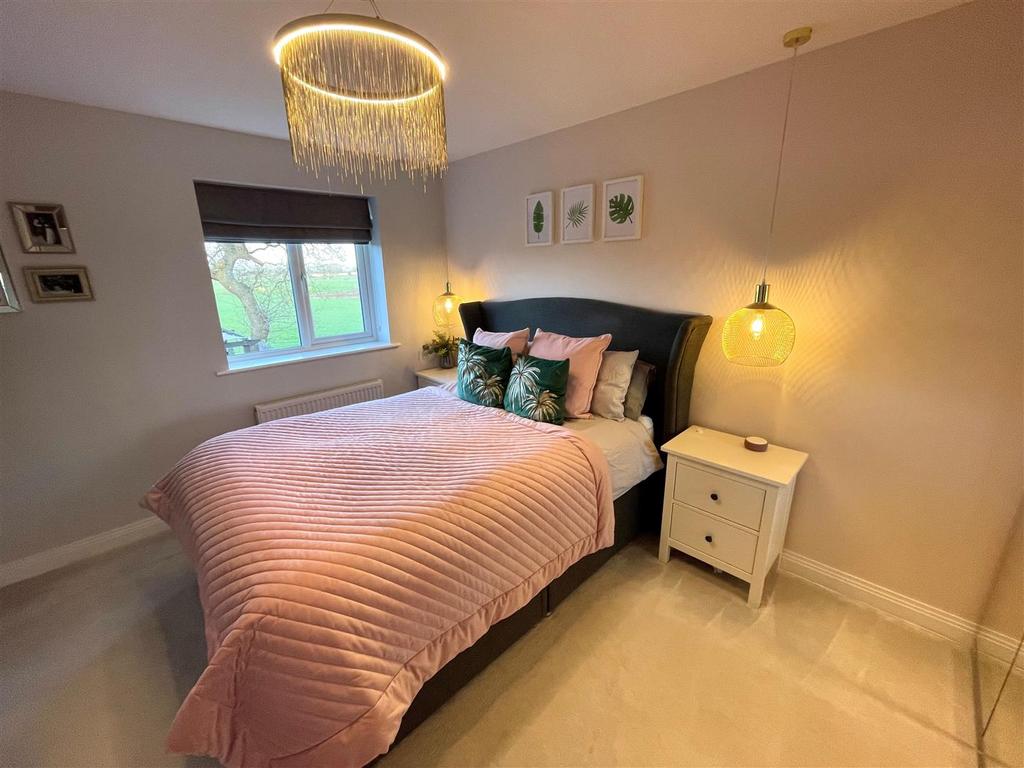 Bedroom 1.jpg