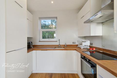 16 Thames Circle, London, E14 3RX