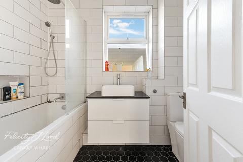 16 Thames Circle, London, E14 3RX