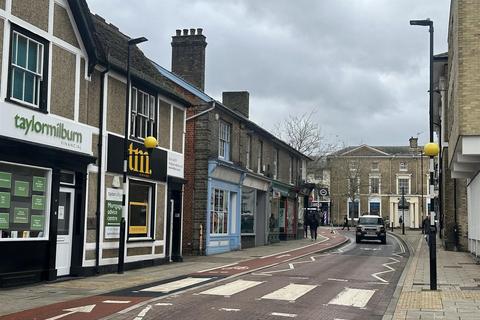 Shop to rent, Coggeshall Road, Braintree CM7