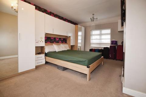 3 bedroom semi-detached house to rent, Rowlands Road Dagenham RM8