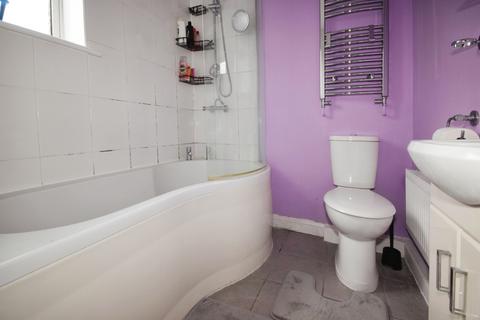 3 bedroom semi-detached house to rent, Rowlands Road Dagenham RM8