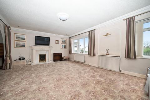 27 Fairway, Guiseley, Leeds, LS20 8JT