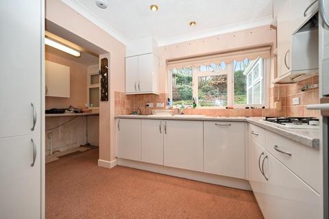 27 Fairway, Guiseley, Leeds, LS20 8JT