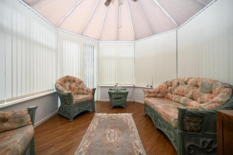 27 Fairway, Guiseley, Leeds, LS20 8JT