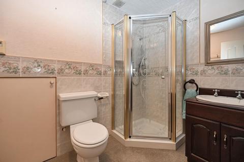 27 Fairway, Guiseley, Leeds, LS20 8JT