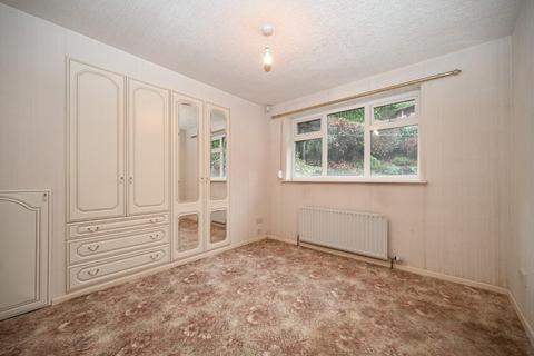 27 Fairway, Guiseley, Leeds, LS20 8JT