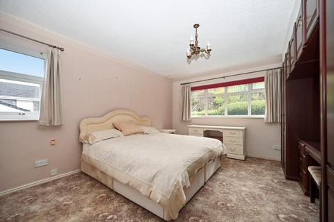 27 Fairway, Guiseley, Leeds, LS20 8JT
