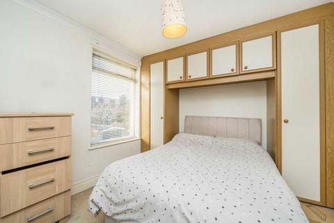 16 Railway Road, Teddington, TW11 8SB