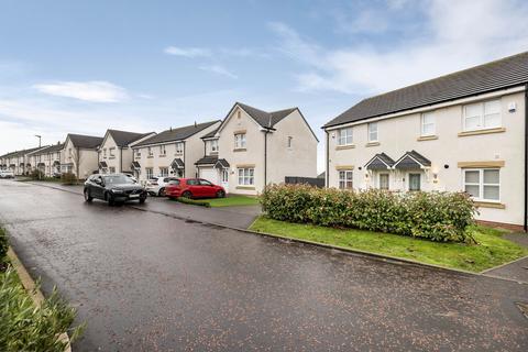 3 bedroom semi-detached house to rent, Queen Mary Crescent, Clydebank