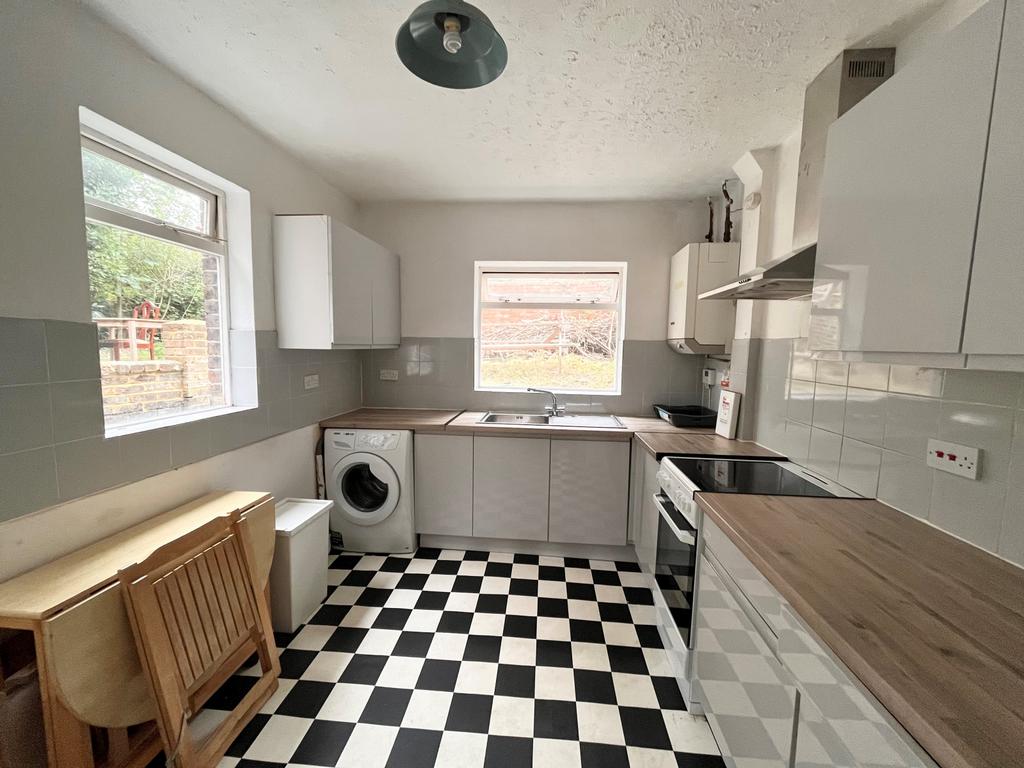5 Bed Furnished Terraced