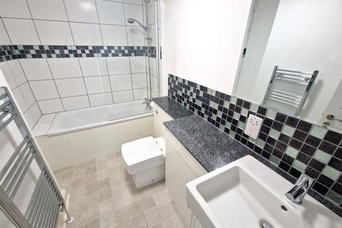 2 bedroom flat for sale, Burnham Way, London, W13 9YB