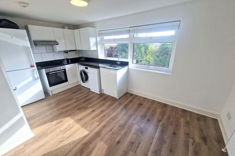 2 bedroom flat for sale, Burnham Way, London, W13 9YB