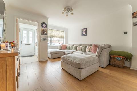 2 bedroom end of terrace house for sale, Garths End, York YO32