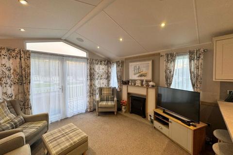 2 bedroom lodge for sale, Woodleigh Caravan Park