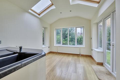 4 bedroom detached house to rent, Sutton Road, Oundle