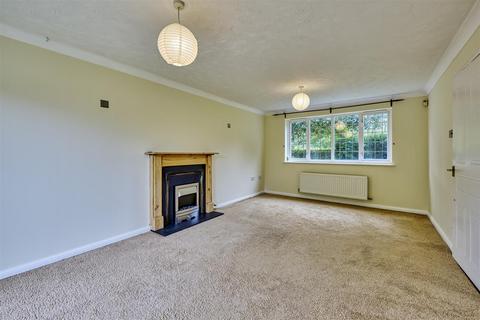 4 bedroom detached house to rent, Sutton Road, Oundle