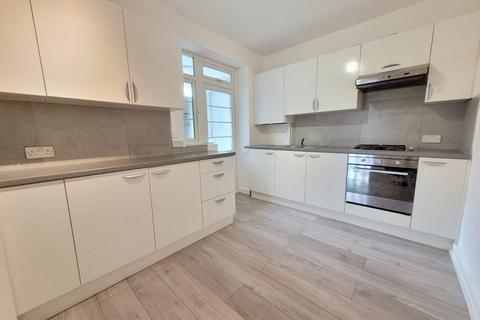 4 bedroom flat to rent, Beaufort Park, London NW11