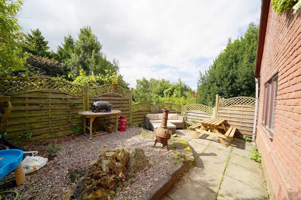 Annexe Front Garden