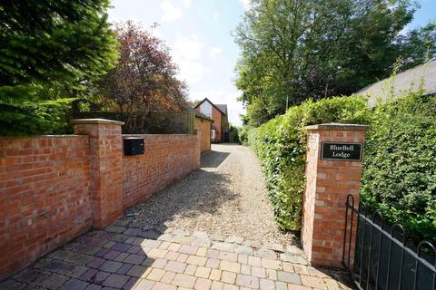 4 bedroom detached house for sale, Village Road, Christleton, Chester