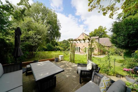 4 bedroom detached house for sale, Village Road, Christleton, Chester