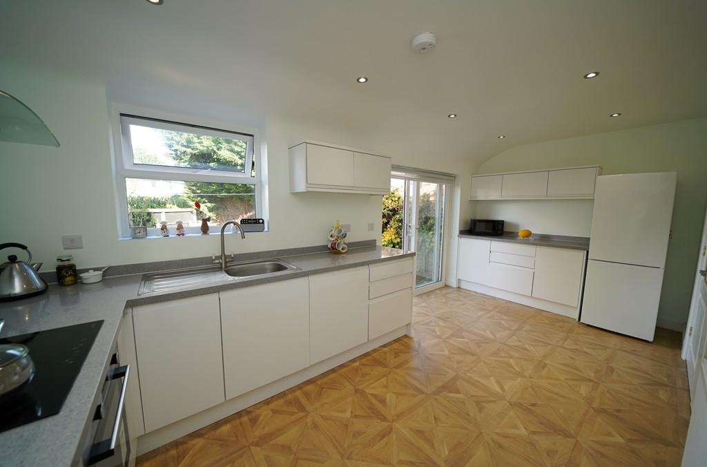 Kitchen breakfast room