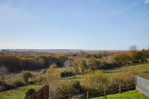 5 bedroom detached house for sale, 4 Castle Court, Kidwelly