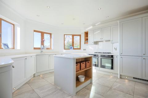 5 bedroom detached house for sale, 4 Castle Court, Kidwelly