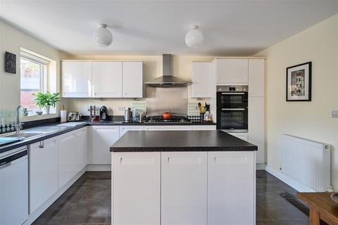 4 bedroom detached house for sale, Danube Drive, Southampton SO31