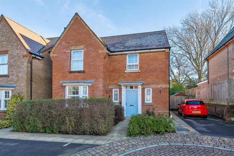 4 bedroom detached house for sale, Danube Drive, Southampton SO31