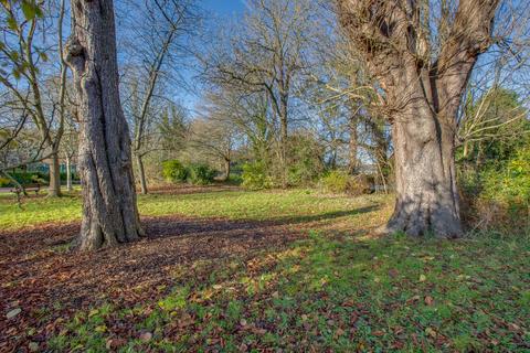 5 Bridgestone Drive, Bourne End, SL8 5XG
