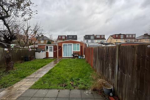 1 bedroom in a house share to rent, Blenheinm Road, North Harrow HA2