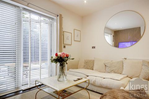 2 bedroom ground floor flat for sale, Thornbury Way, London