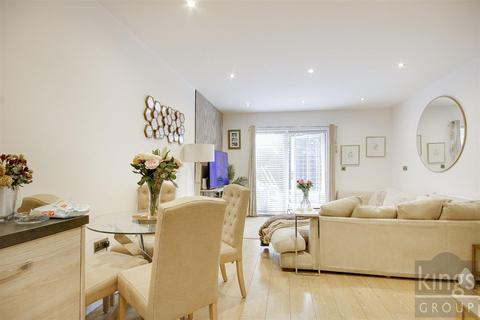 2 bedroom ground floor flat for sale, Thornbury Way, London