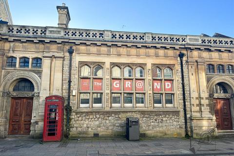 Shop to rent, King Street, Gravesend