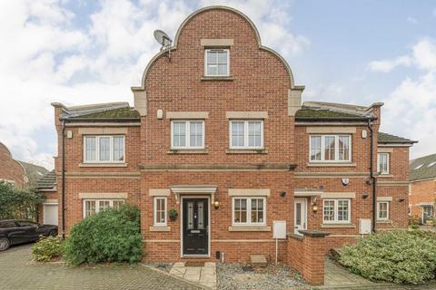4 bedroom house to rent - Derisley Close, West Byfleet KT14