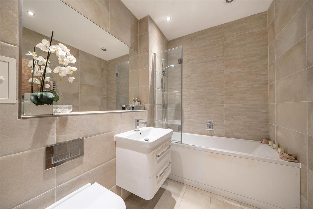 Family Bathroom: