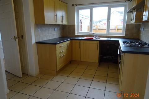 3 bedroom semi-detached house to rent, Woodstock Road, Bedford MK40