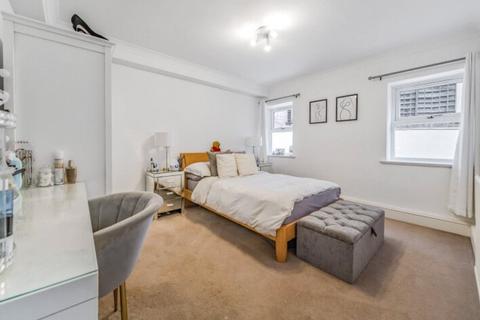 2 bedroom apartment to rent, Worple Road, Wimbledon, SW19