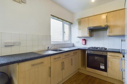 4 bedroom terraced house to rent, Barnett Road Brighton