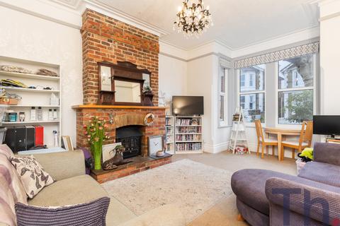 3 bedroom flat for sale, 96 Station Avenue, Sandown PO36