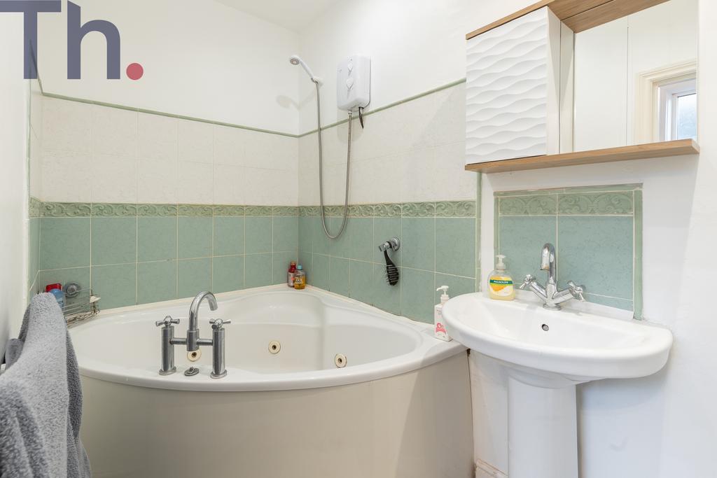 En-Suite Bathroom