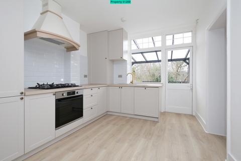 3 bedroom maisonette to rent, Onslow Gardens, London, N10