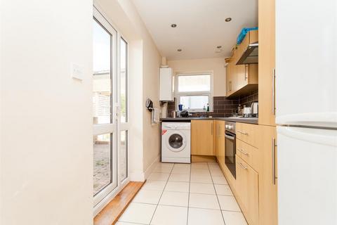 5 bedroom terraced house to rent, Antill Road, London