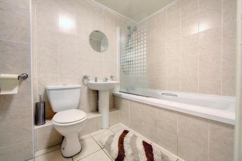 2 bedroom flat to rent, Tower House, Tower Street, Cirty Centre