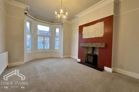 6 bedroom semi-detached house to rent, Lightburne Avenue, Lytham St Annes, FY8 1JE